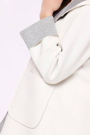 CAPPOTTO corto con cappuccio e interno grigio