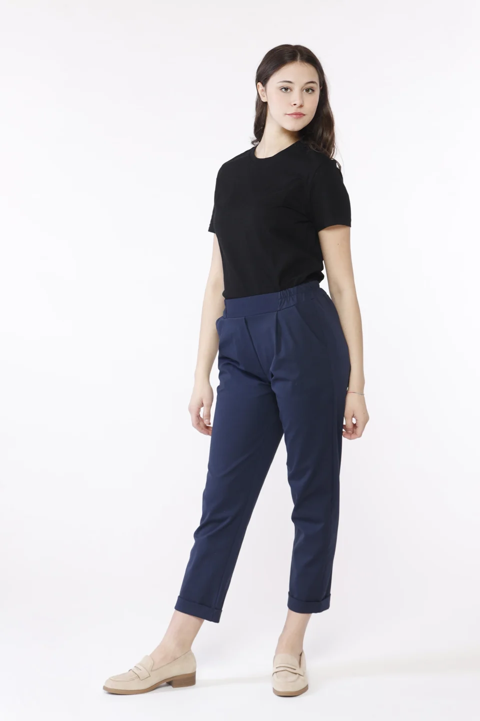 PANTALONE comodo dal taglio classico con risvolti alle caviglie di tendenza ed elastico di chiusura arricciato ai lati ONEWORLD HYBRID