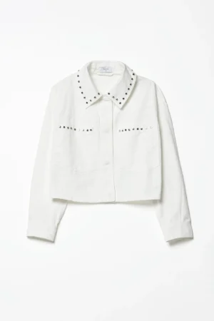 GIACCA corta in denim con strass di tendenza applicati agli orli e alle tasche e bottonicini interni di chiusura