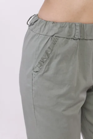 PANTALONE classico con eleganti taschine arricciate e comodo elastico di chiusura