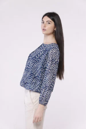 BLUSA maculata con bottoni  e manica a tre quarti