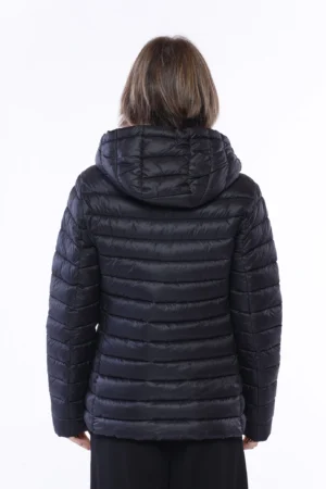 GIACCA piumino corto trapuntato con cappuccio regolabile da cordino elastico
