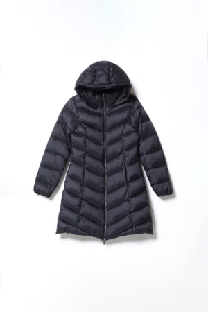 GIUBBOTTO Piumino lungo trapuntato e sagomato con chiusura a cerniera e cappuccio regolabile con cordini