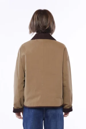 GIUBBOTTO Tipo parka con comode tasche e doppia chiusura