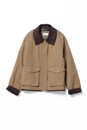 GIUBBOTTO Tipo parka con comode tasche e doppia chiusura