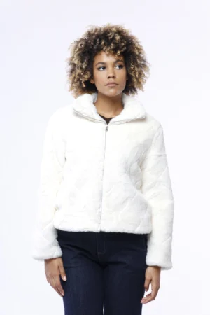 CAPPOTTO Corto di tendenza in teddy lavorato con chiusura a cerniera