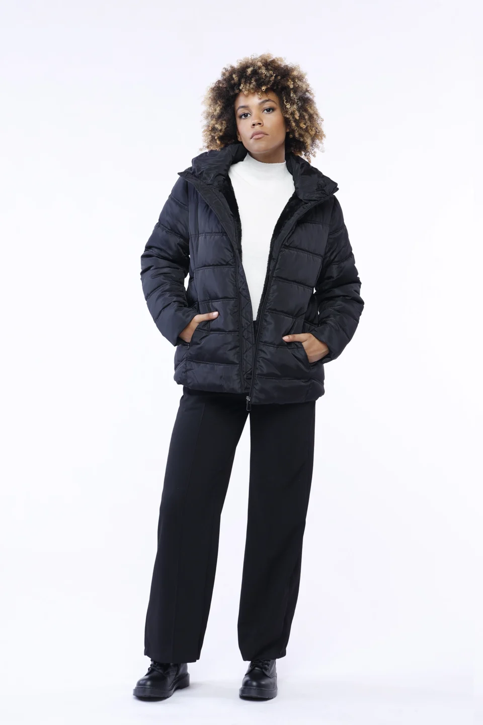 GIUBBOTTO Piumino corto con chiusura a zip e comode tasche a filetto chiuse con cerniera ONEWORLD HYBRID