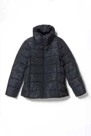 GIUBBOTTO Piumino corto con chiusura a zip e comode tasche a filetto chiuse con cerniera