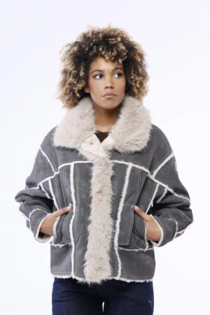 GIUBBOTTO morbida e scamosciata di tendenza con interno in teddy e comode tasche laterali