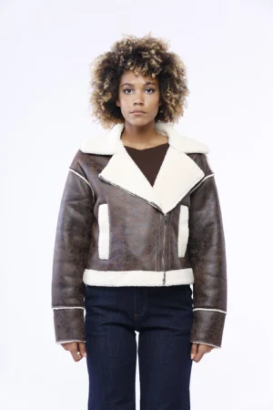 GIACCA corta con interno in teddy tasche laterali e collo reverse