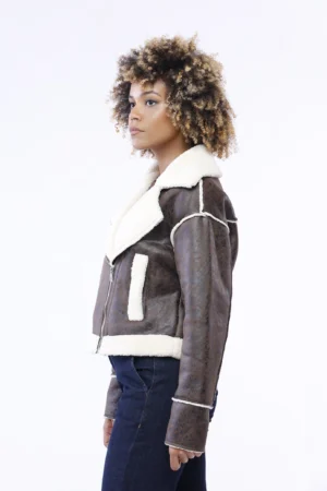 GIACCA corta con interno in teddy tasche laterali e collo reverse