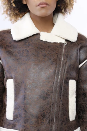 GIACCA corta con interno in teddy tasche laterali e collo reverse