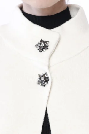 CARDIGAN tipo poncho con grazioso bottone alamaro e maniche a kimono