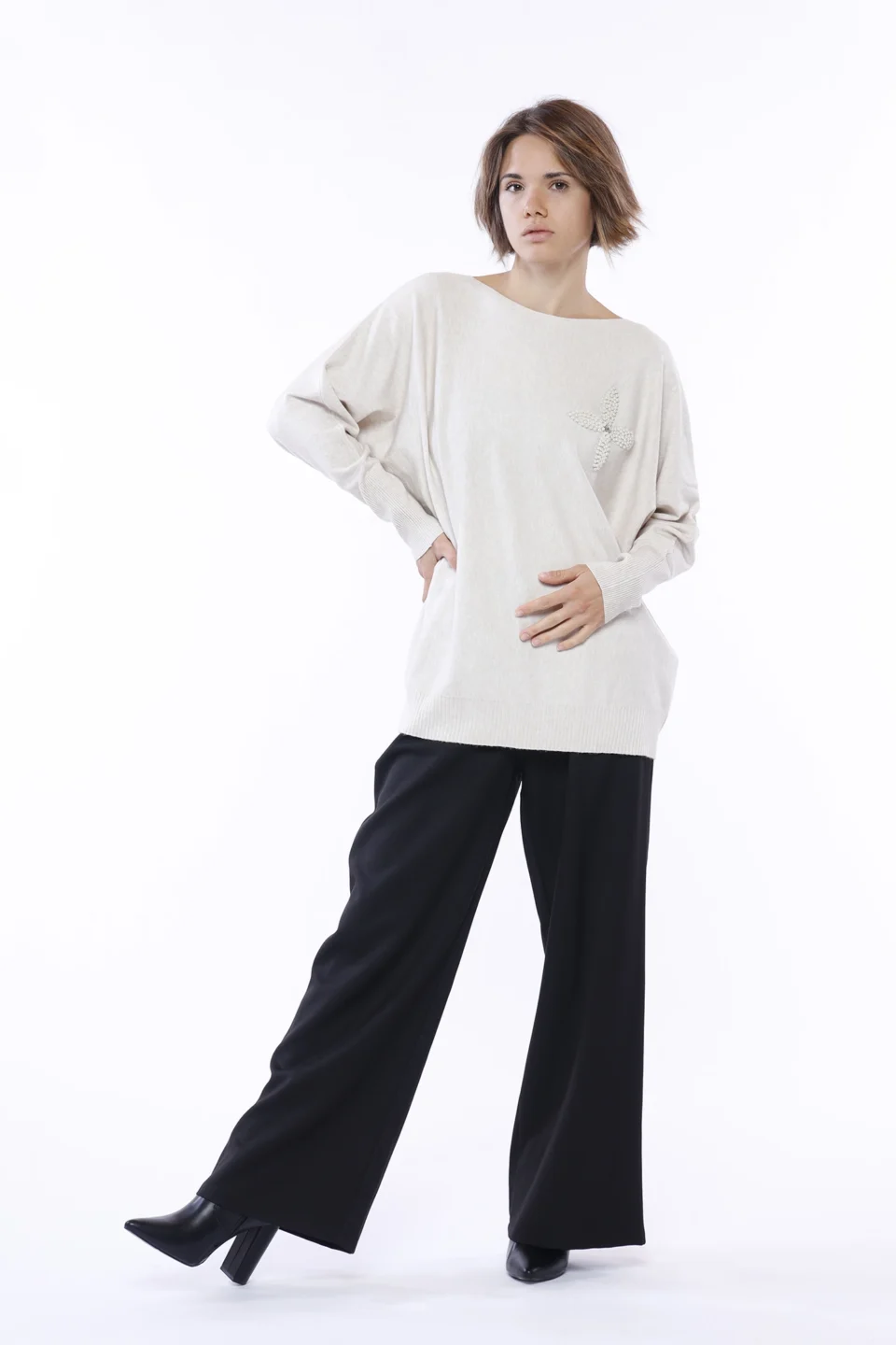 MAGLIA casual a girocollo con grazioso ricamo sul petto e orli a costine ONEWORLD HYBRID