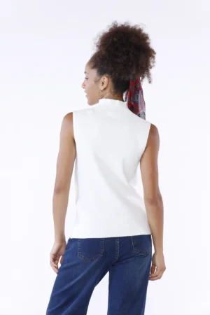 MAGLIA in maglia a collo alto e smanicato