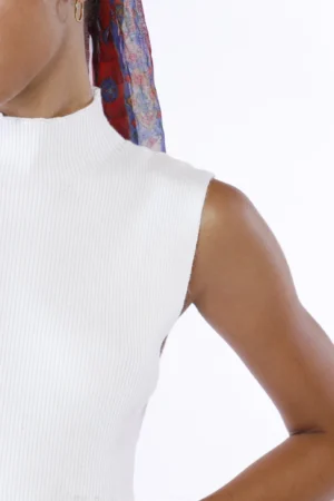 MAGLIA in maglia a collo alto e smanicato