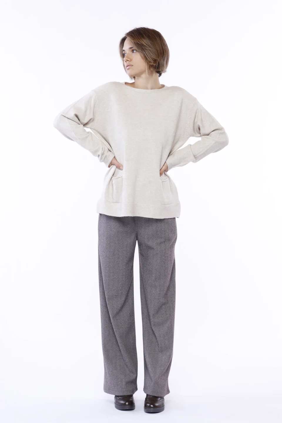 MAGLIA pullover con orli a costine orizzontali e graziosi taschini sul davanti ONEWORLD HYBRID