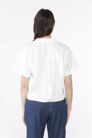 CAMICIA annodata a manica corta con colletto alla francese e bottoncini bianchi