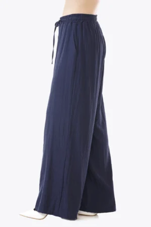 PANTALONE wide leg con comode tasche laterali e laccetto di chiusura