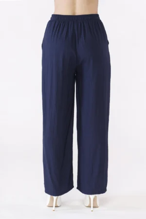 PANTALONE wide leg con comode tasche laterali e laccetto di chiusura