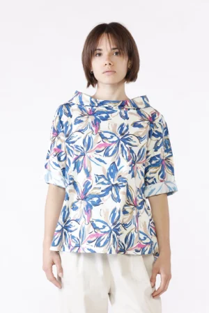 BLUSA fantasia di fiori con scollo a barchetta e manica a tre quarti