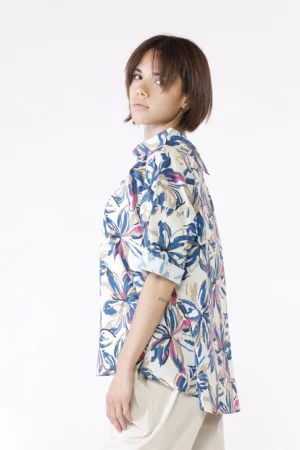 BLUSA fantasia di fiori con scollo a barchetta e manica a tre quarti