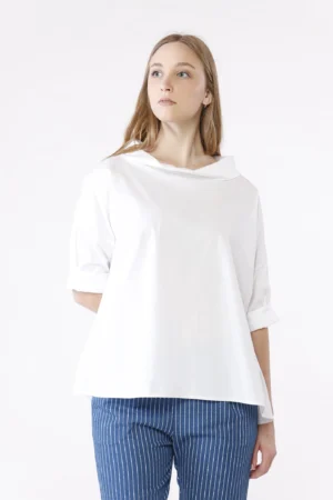 BLUSA monocolore con scollo a barca risvoltato e manica ampia