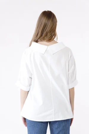 BLUSA monocolore con scollo a barca risvoltato e manica ampia