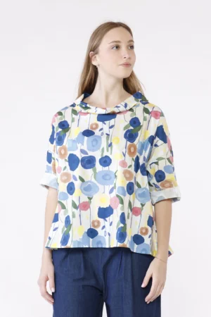 BLUSA fantasia di fiori con scollo a barca risvoltato e manica ampia