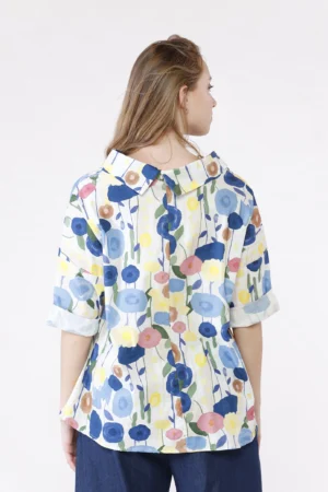 BLUSA fantasia di fiori con scollo a barca risvoltato e manica ampia