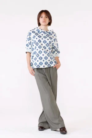 BLUSA stampa fantasia con scollo a barca e manica ampia