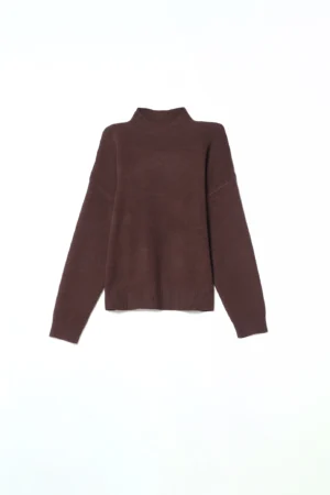 MAGLIA corta e ampia con girocollo alto e orli a coste
