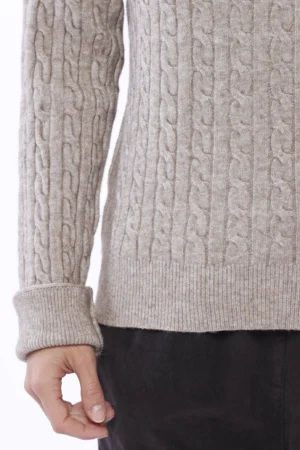 MAGLIA casual con trecce ricamate e scollo a giro