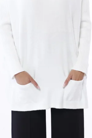 ABITO MAGLIA dolcevita con bordi laterali e orli a costine con graziose taschine sul davanti