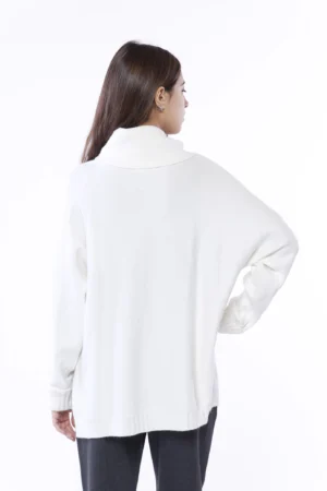 ABITO MAGLIA dolcevita con ricami orizzontali sul davanti e spacchetti laterali