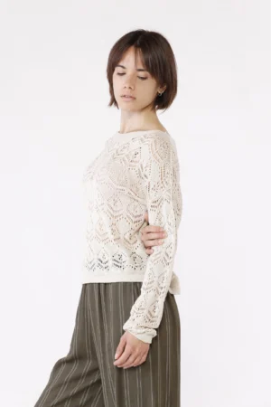 MAGLIA Traforatura fantasia geometrica con scollo a barca e orli a costine