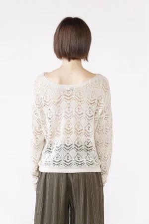 MAGLIA Traforatura fantasia geometrica con scollo a barca e orli a costine