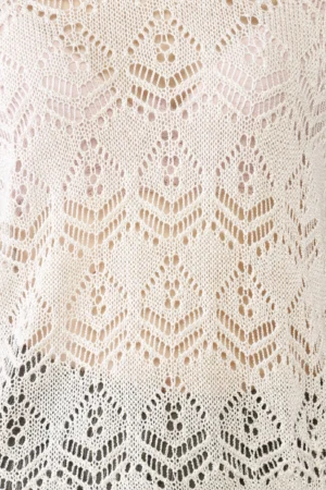 MAGLIA Traforatura fantasia geometrica con scollo a barca e orli a costine