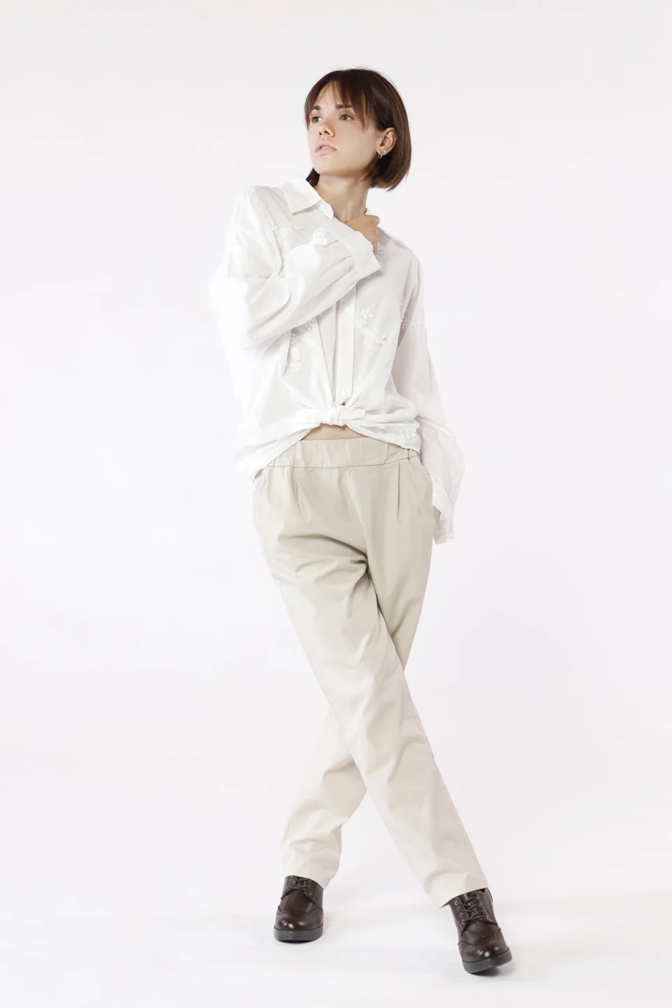 CAMICIA in cotone con fondo arrotondato e foglie ricamate ONEWORLD HYBRID