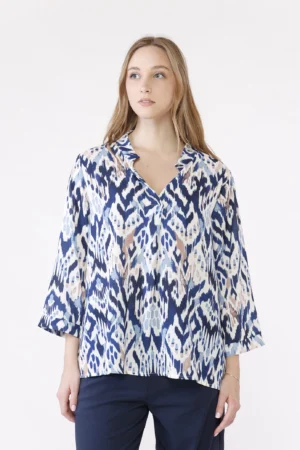 BLUSA con colletto alla coreana aperto sul davanti eleganti bottoncini e manica a kimono