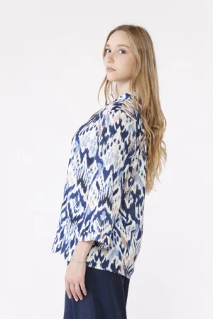 BLUSA con colletto alla coreana aperto sul davanti eleganti bottoncini e manica a kimono