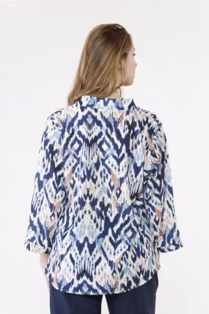 BLUSA con colletto alla coreana aperto sul davanti eleganti bottoncini e manica a kimono