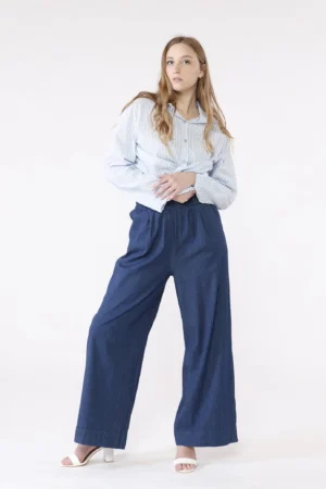 PANTALONE wide leg in denim con comode tasche ed elastico di chiusura in vita