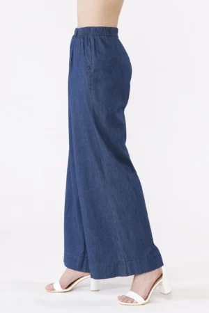 PANTALONE wide leg in denim con comode tasche ed elastico di chiusura in vita