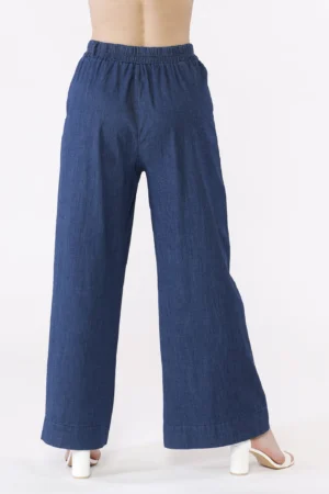 PANTALONE wide leg in denim con comode tasche ed elastico di chiusura in vita