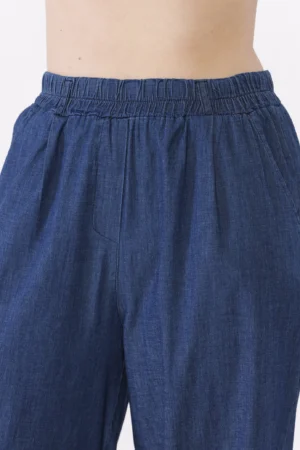 PANTALONE wide leg in denim con comode tasche ed elastico di chiusura in vita