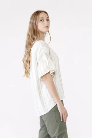 BLUSA ampia con maniche a sbuffo e scollo a barchetta