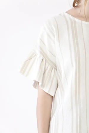 BLUSA ampia con maniche a sbuffo e scollo a barchetta