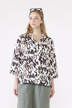 BLUSA maculata con manica a kimono e colletto alla coreana aperto a V