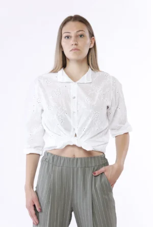 CAMICIA in fresco cotone con ricami ad occhiello ed elegante colletto alla coreana